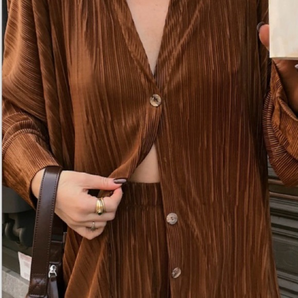 Show me your MuMu Blouse Oversized Everywhere Button Down  Chocolate Pleat Sz XL - Picture 4 of 16
